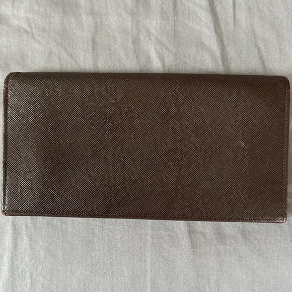 Authentic Burberry Long Wallet with Kisslock. Overall very nice and clean. - Picture 9 of 9